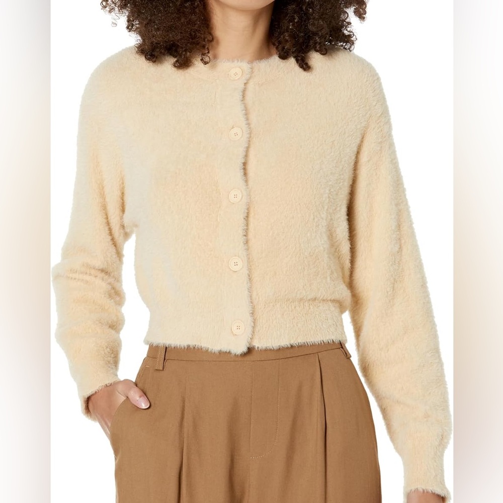 Sweater  size XS Levi’s good condition
Cat cardigan cream